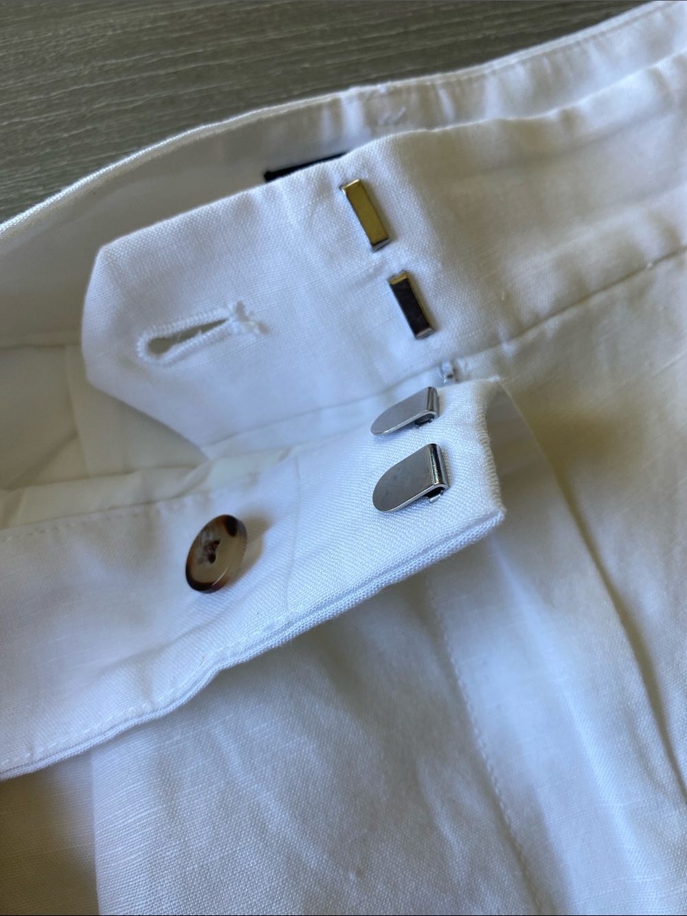 Ann Taylor White Linen Bermuda Shorts size 6 - Picture 3 of 13